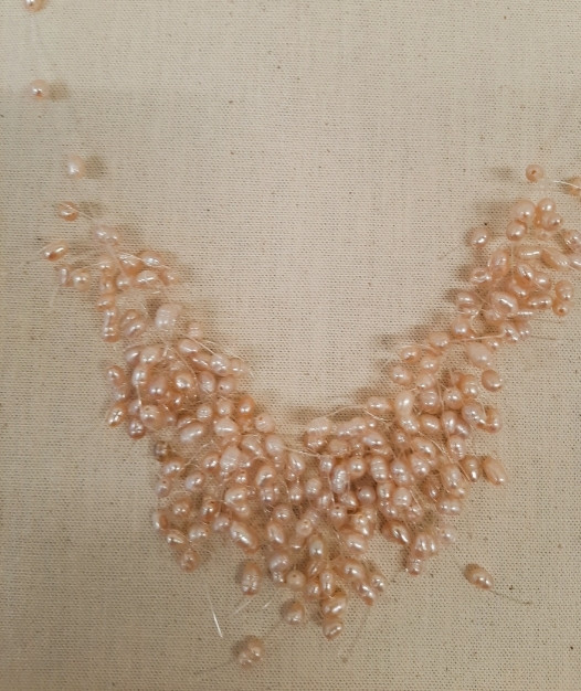 ketting met roze pareltjes