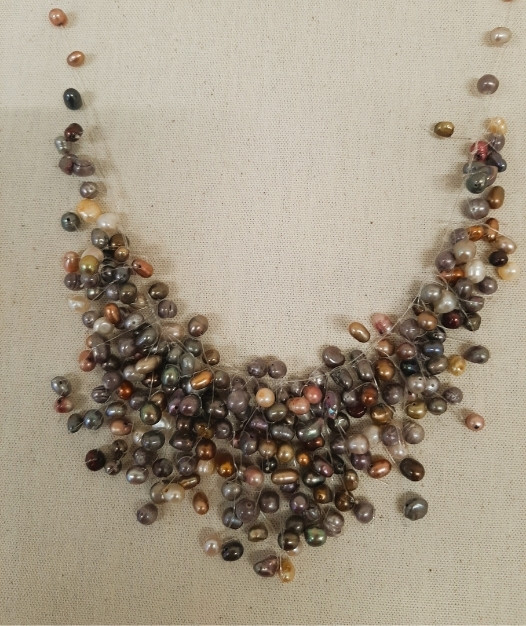 ketting gekleurde zoetwaterpareltjes