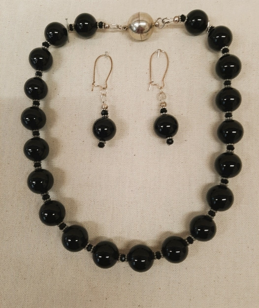 ketting en oorbellen van Onyx kralen