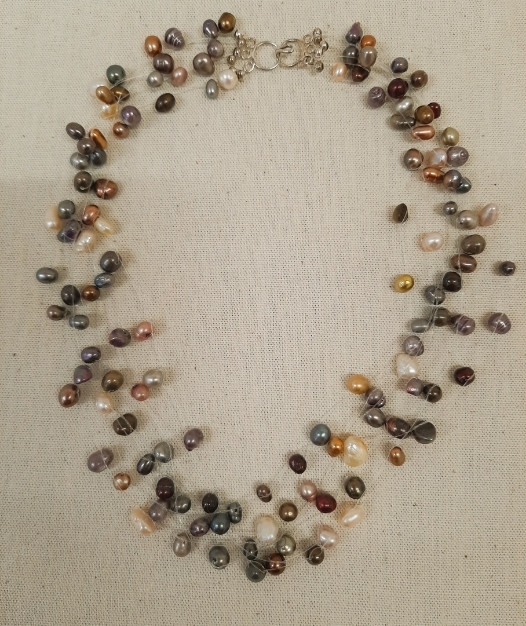 ketting gekleurde zoetwaterpareltjes